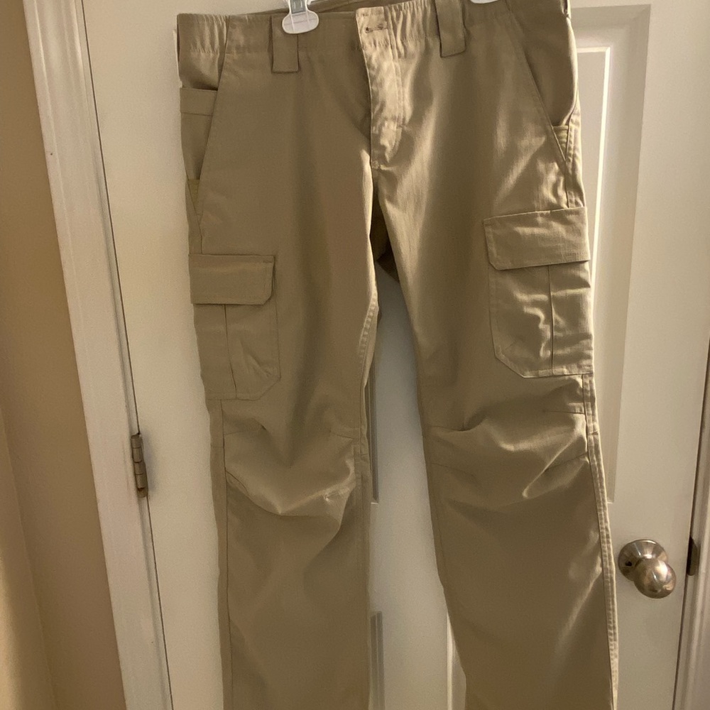 Under Armour athletic “snowboard” cargo pants SZ 12